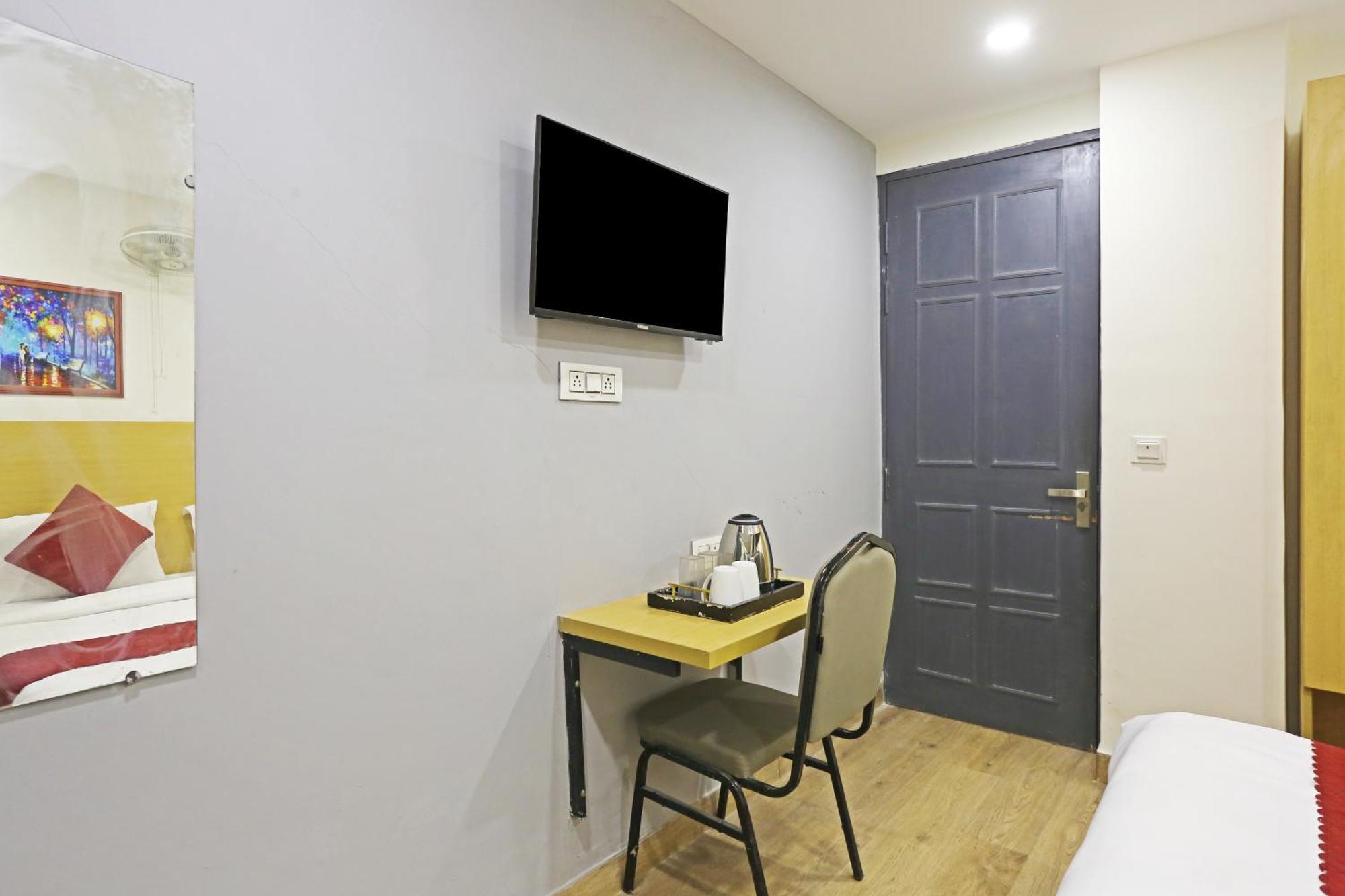 Hotel Twamev Residency Uttam Nagar Couple Friendly Delhi  Exterior photo